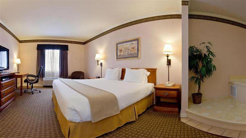 Holiday Inn Express North טיילר מראה חיצוני תמונה